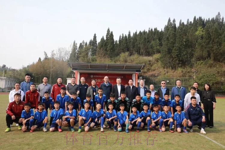 足球支教 为大山里的孩子插上梦的翅膀 足球支教 为大山里的孩子插上梦的翅膀